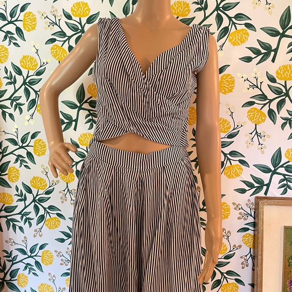 Navy/white striped boutique dress.CrissCross bodice w/ peekaboo detail & pockets - Picture 2 of 12